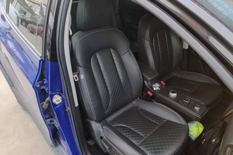 Used Yudo π3 2018 Deluxe Dual-Tone Edition Right Front Seat