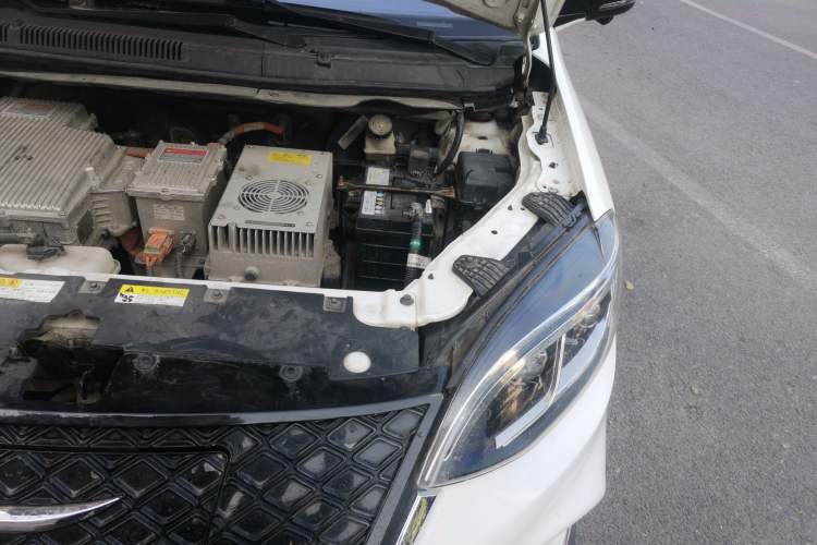 Used Yudo π3 2018 Deluxe Dual-Tone Edition Engine Bay Left