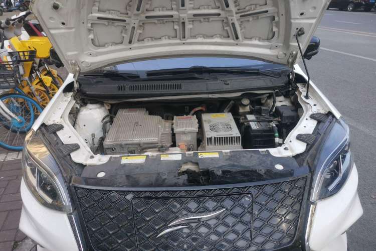 Used Yudo π3 2018 Deluxe Dual-Tone Edition Engine Bay