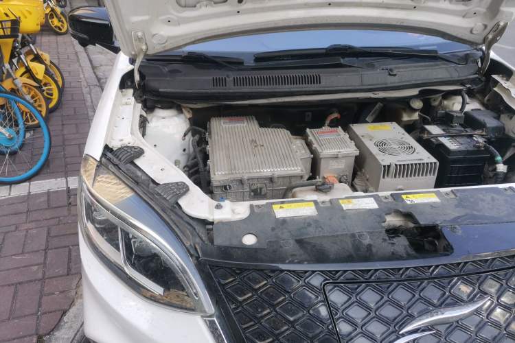 Used Yudo π3 2018 Deluxe Dual-Tone Edition Engine Bay Right