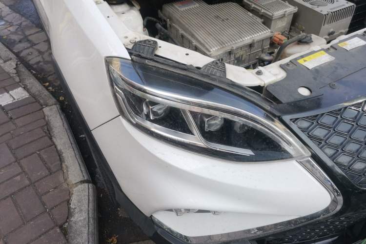 Used Yudo π3 2018 Deluxe Dual-Tone Edition Right Front Headlight