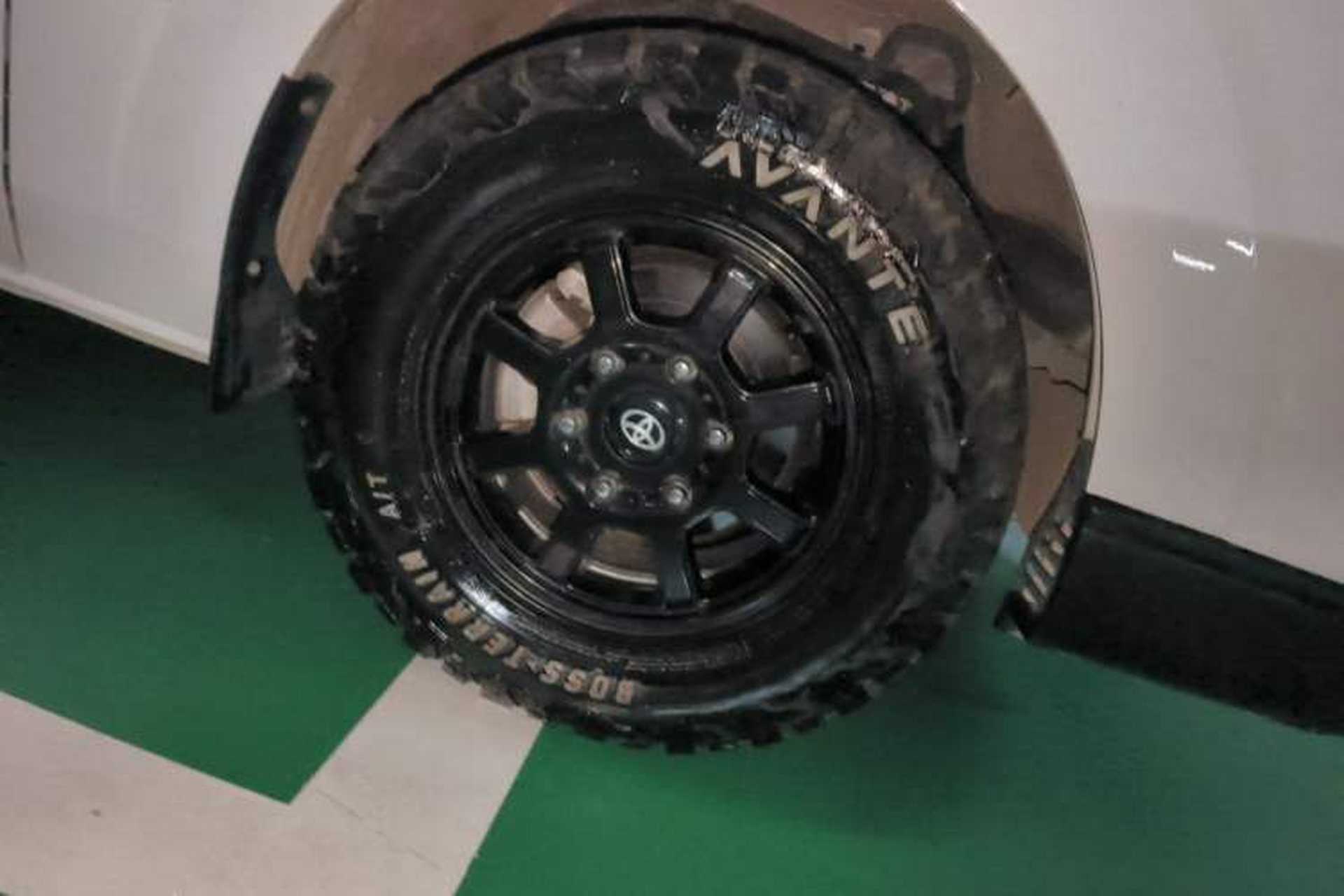 Used Yuejie Camaster 7 Series  Right Front Wheel Hub