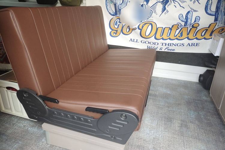 Used Yuejie Camaster 7 Series 2022 2.4L Camping Vehicle 4K22D4M Left Rear Seat