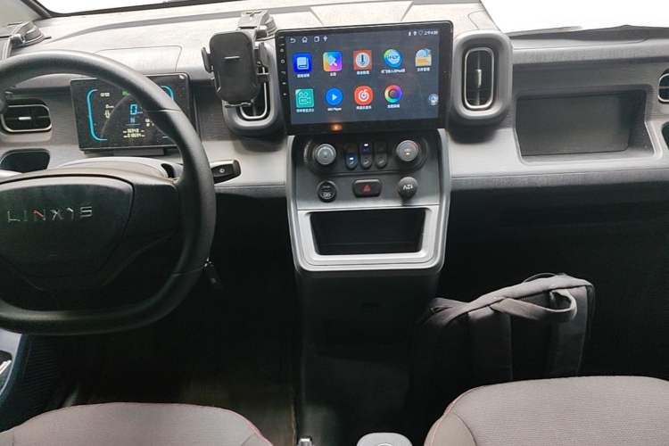 Used Yufeng Gold Warehouse 2025 Model PLUS Bus Version, First-Class Cabin Audio And AC Panel