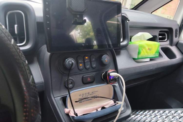Used Yufeng Gold Warehouse 2025 Model Bus Version with Slow Charger Audio And AC Panel