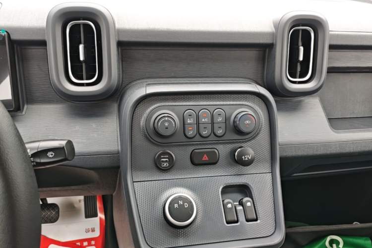 Used Yufeng Gold Warehouse 2025 Model PLUS Value Edition, 42.3 kWh Audio And AC Panel