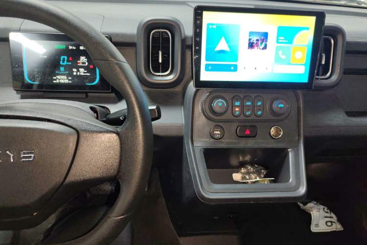 Used Yufeng Gold Warehouse 2025 Model PLUS Bus Version, First-Class Cabin Audio And AC Panel