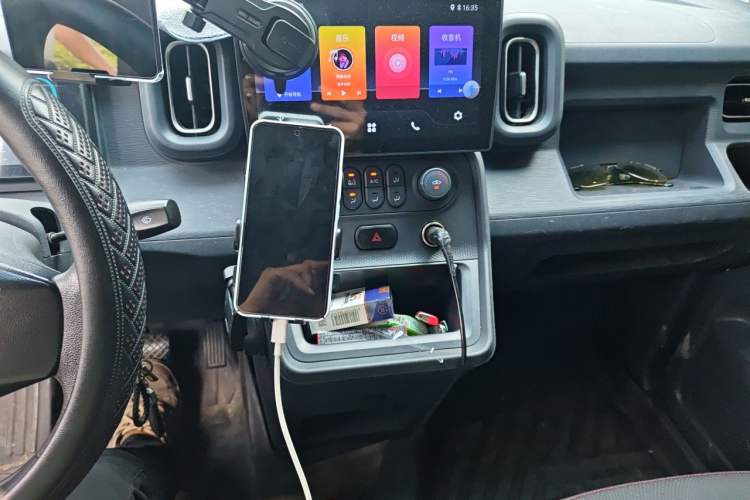 Used Yufeng Gold Warehouse 2025 Model Refreshed Version, First-Class Cabin Audio And AC Panel