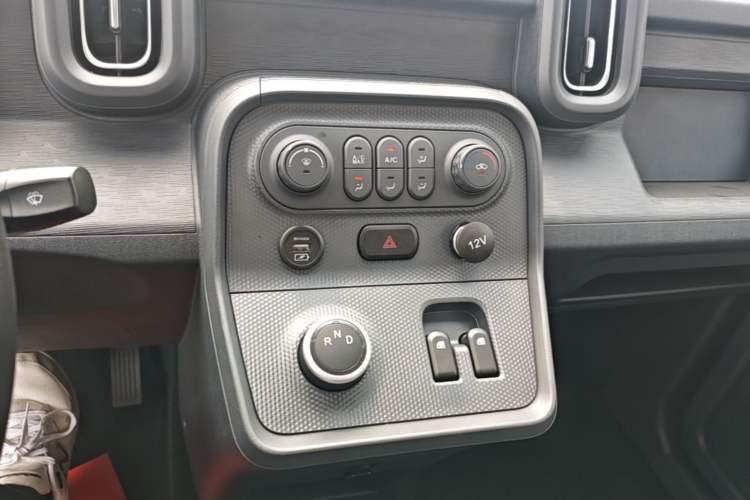 Used Yufeng Gold Warehouse 2025 Model PLUS Value Edition, 42.3 kWh Audio And AC Panel