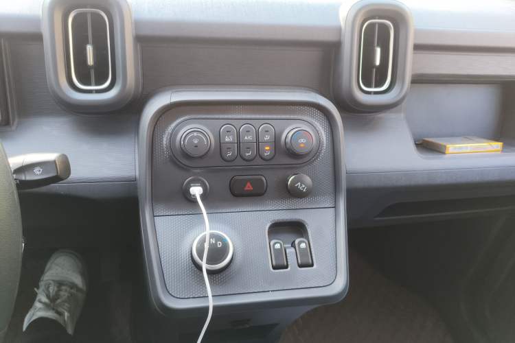 Used Yufeng Gold Warehouse 2025 Model Value Edition, 42.3 kWh Audio And AC Panel