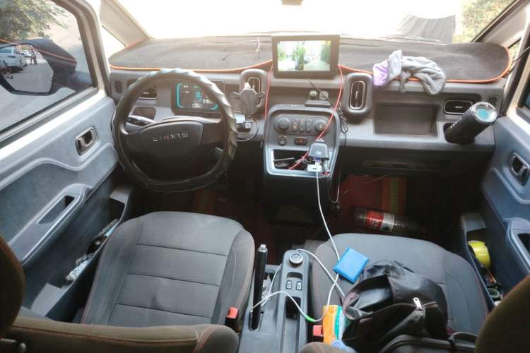 Used Yufeng Gold Warehouse 2025 Model Bus Version with Slow Charger Center Console