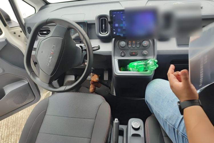 Used Yufeng Gold Warehouse 2025 Model Refreshed Version, First-Class Cabin Center Console