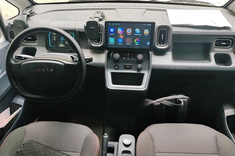 Used Yufeng Gold Warehouse 2025 Model PLUS Bus Version, First-Class Cabin Center Console