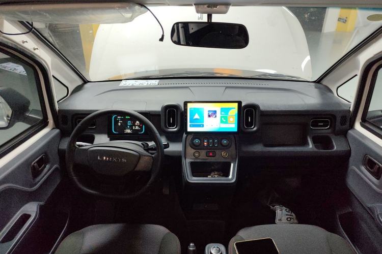 Used Yufeng Gold Warehouse 2025 Model PLUS Bus Version, First-Class Cabin Center Console
