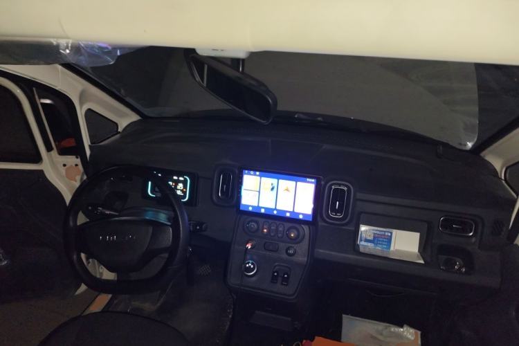 Used Yufeng Gold Warehouse 2025 Model Value Edition, 42.3 kWh Center Console