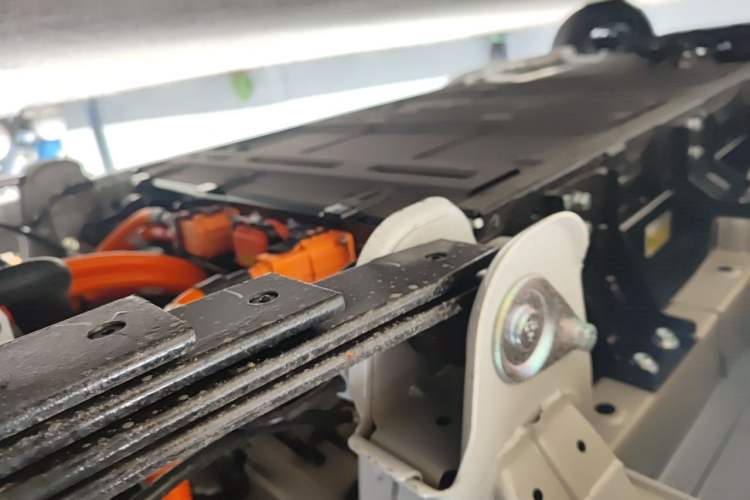 Used Yufeng Gold Warehouse 2025 Model Refreshed Version, First-Class Cabin Chassis Rear Left