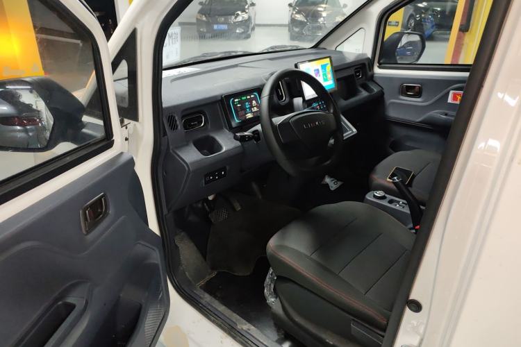 Used Yufeng Gold Warehouse 2025 Model PLUS Bus Version, First-Class Cabin Driver Seat