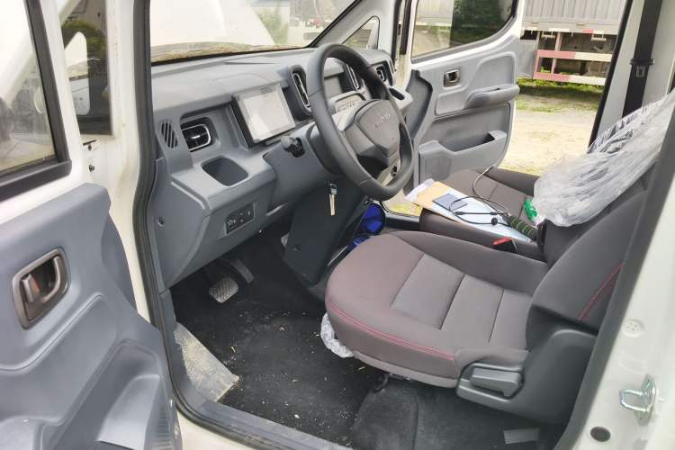 Used Yufeng Gold Warehouse 2025 Model Value Edition, 42.3 kWh Driver Seat
