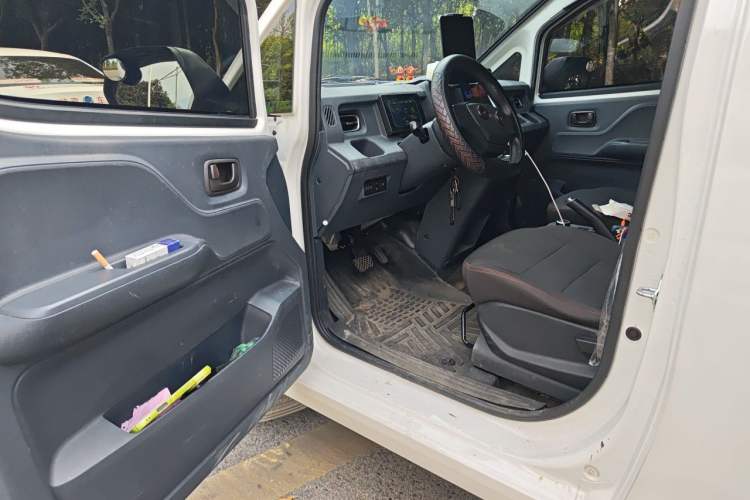 Used Yufeng Gold Warehouse 2025 Model Refreshed Version, First-Class Cabin Driver Seat