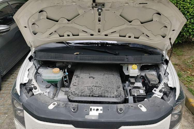 Used Yufeng Gold Warehouse 2025 Model PLUS Bus Version, First-Class Cabin Engine Bay