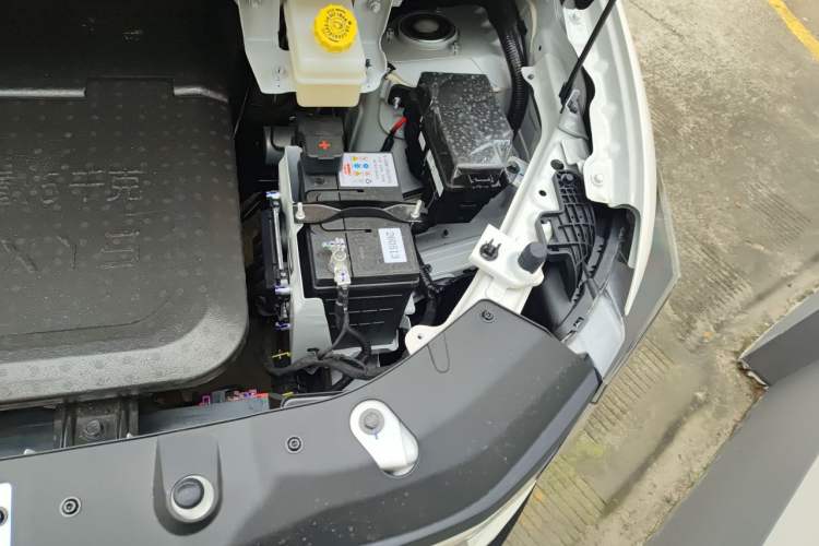Used Yufeng Gold Warehouse 2025 Model Refreshed Version, First-Class Cabin Engine Bay Left