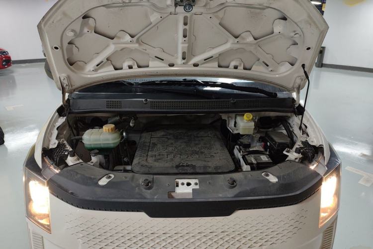 Used Yufeng Gold Warehouse 2025 Model PLUS Bus Version, First-Class Cabin Engine Bay