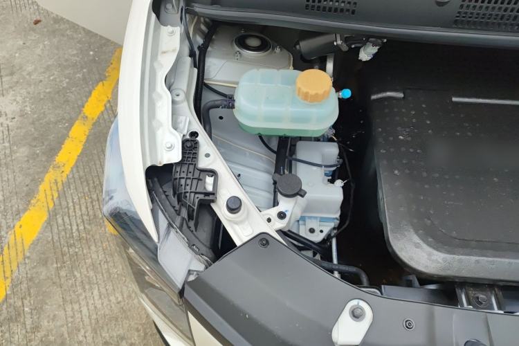 Used Yufeng Gold Warehouse 2025 Model Refreshed Version, First-Class Cabin Engine Bay Right