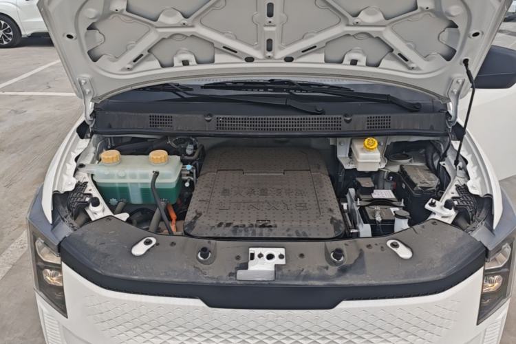 Used Yufeng Gold Warehouse 2025 Model PLUS Value Edition, 42.3 kWh Engine Bay