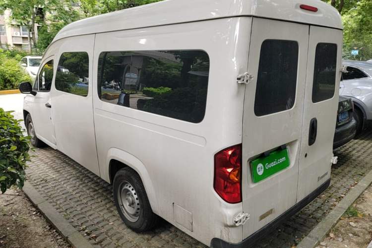 Used Yufeng Gold Warehouse 2025 Model PLUS Bus Version, First-Class Cabin Exterior 2