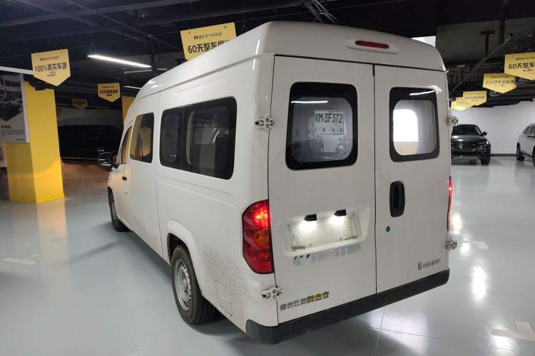 Used Yufeng Gold Warehouse 2025 Model PLUS Bus Version, First-Class Cabin Exterior 2