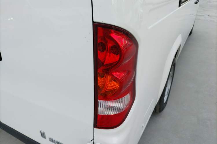 Used Yufeng Gold Warehouse 2025 Model Value Edition, 42.3 kWh Exterior 3