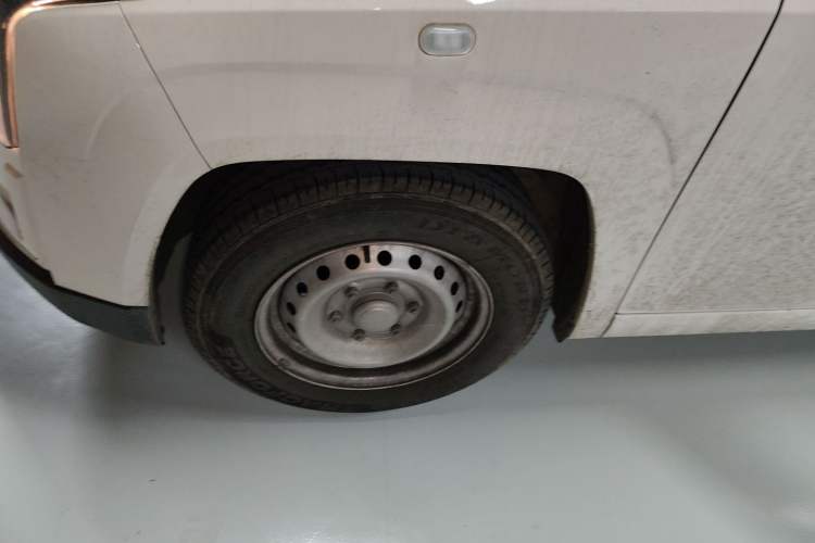 Used Yufeng Gold Warehouse 2025 Model PLUS Bus Version, First-Class Cabin Exterior 4
