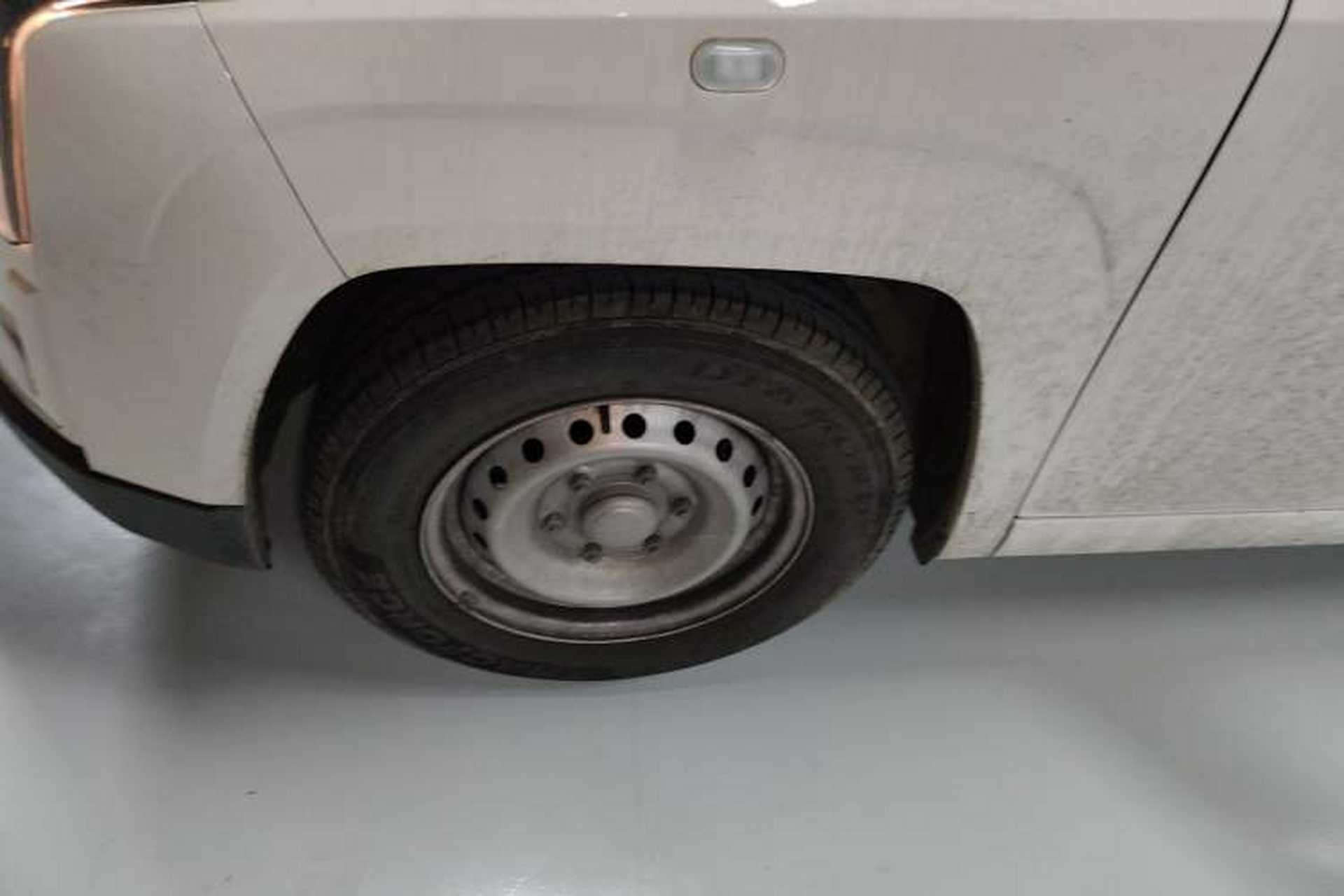 Used Yufeng Gold Warehouse 2025 Model PLUS Bus Version, First-Class Cabin Exterior 4