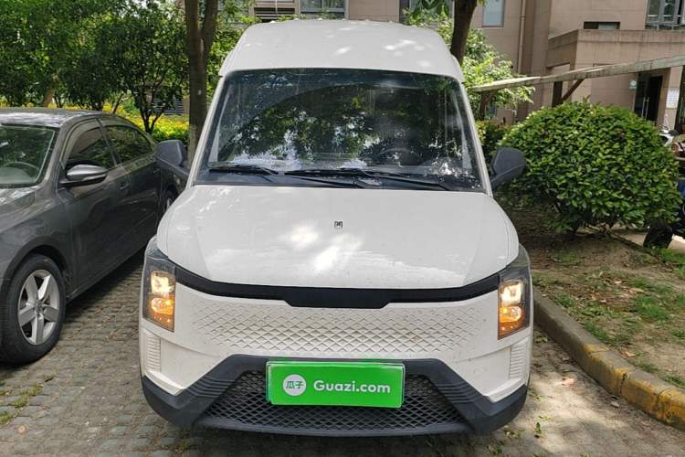 Used Yufeng Gold Warehouse 2025 Model PLUS Bus Version, First-Class Cabin Front
