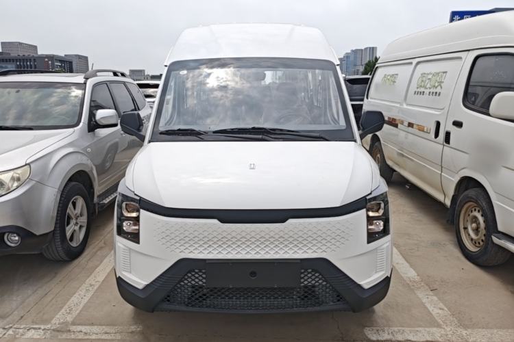 Used Yufeng Gold Warehouse 2025 Model PLUS Value Edition, 42.3 kWh Front
