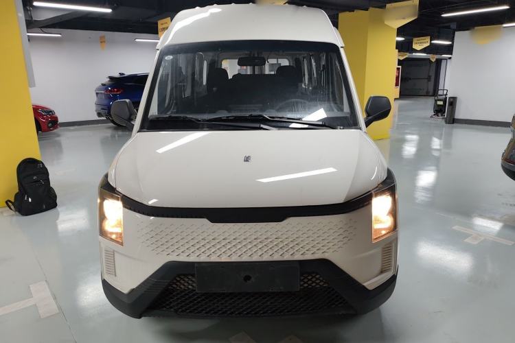 Used Yufeng Gold Warehouse 2025 Model PLUS Bus Version, First-Class Cabin Front