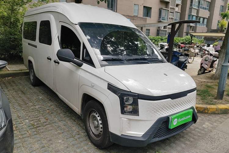 Used Yufeng Gold Warehouse 2025 Model PLUS Bus Version, First-Class Cabin Front Right 45 Deg