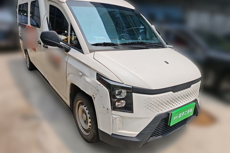 Used Yufeng Gold Warehouse 2025 Model Bus Version with Slow Charger Front Right 45 Deg