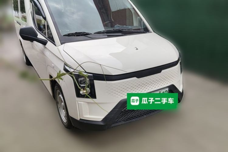 Used Yufeng Gold Warehouse 2025 Model Bus Version with Slow Charger Front Right 45 Deg