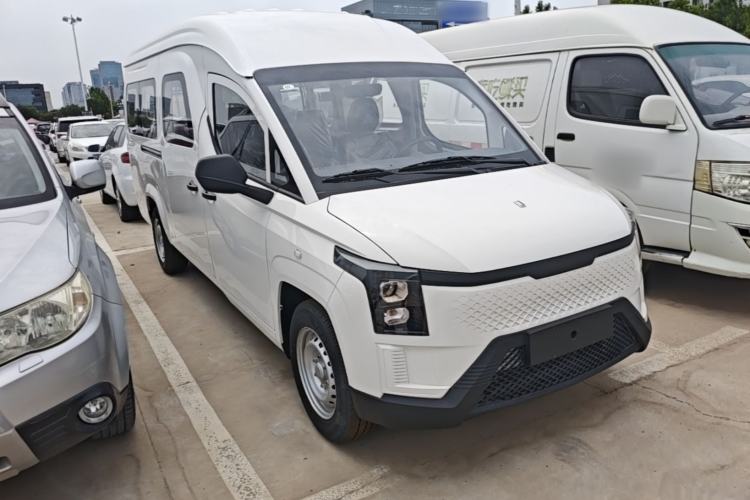 Used Yufeng Gold Warehouse 2025 Model PLUS Value Edition, 42.3 kWh Front Right 45 Deg