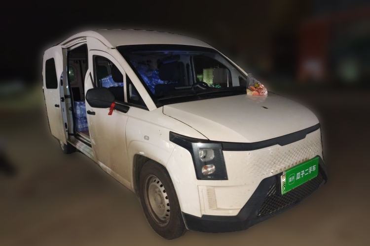 Used Yufeng Gold Warehouse 2025 Model Value Edition, 42.3 kWh Front Right 45 Deg