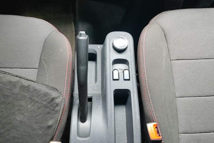 Used Yufeng Gold Warehouse 2025 Model PLUS Bus Version, First-Class Cabin Gear Lever
