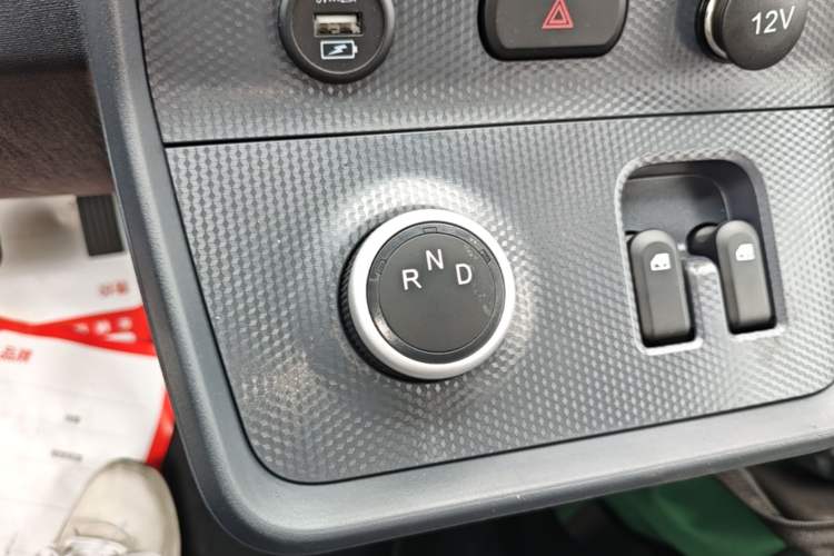 Used Yufeng Gold Warehouse 2025 Model PLUS Value Edition, 42.3 kWh Gear Lever