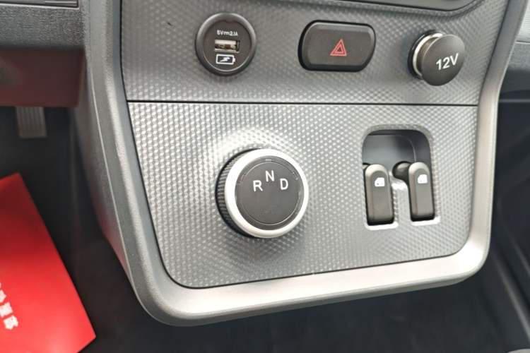 Used Yufeng Gold Warehouse 2025 Model PLUS Value Edition, 42.3 kWh Gear Lever