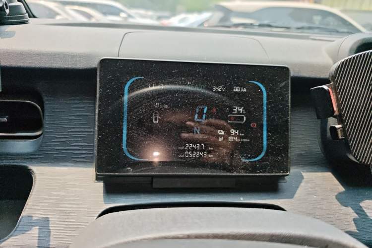 Used Yufeng Gold Warehouse 2025 Model Bus Version with Slow Charger Instrument Cluster