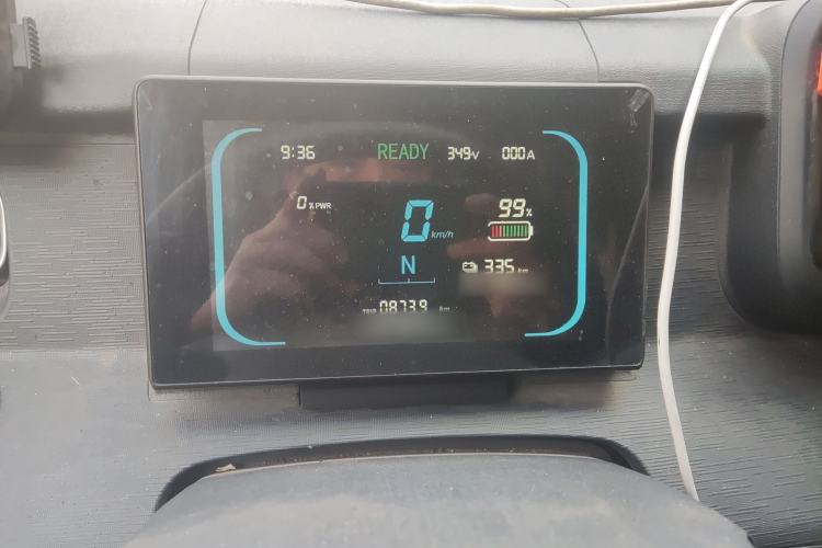 Used Yufeng Gold Warehouse 2025 Model Bus Version with Slow Charger Instrument Cluster
