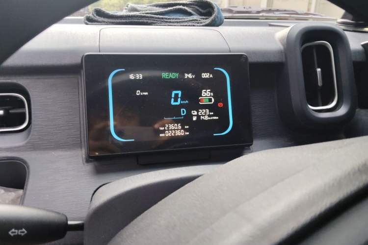 Used Yufeng Gold Warehouse 2025 Model Bus Version with Slow Charger Instrument Cluster