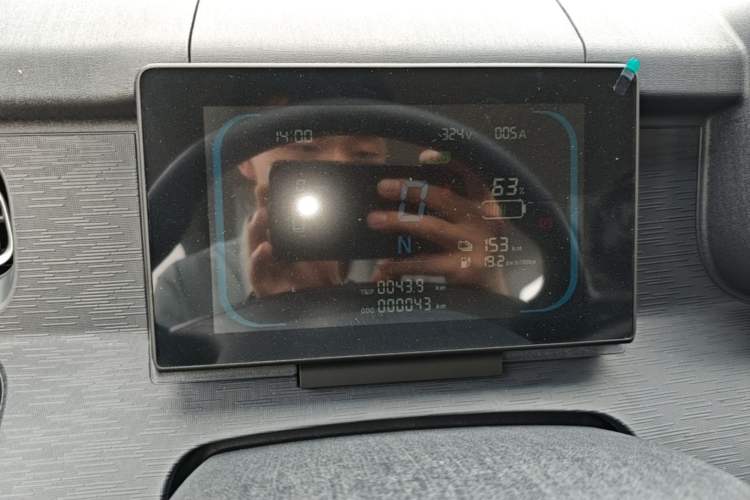 Used Yufeng Gold Warehouse 2025 Model PLUS Value Edition, 42.3 kWh Instrument Cluster