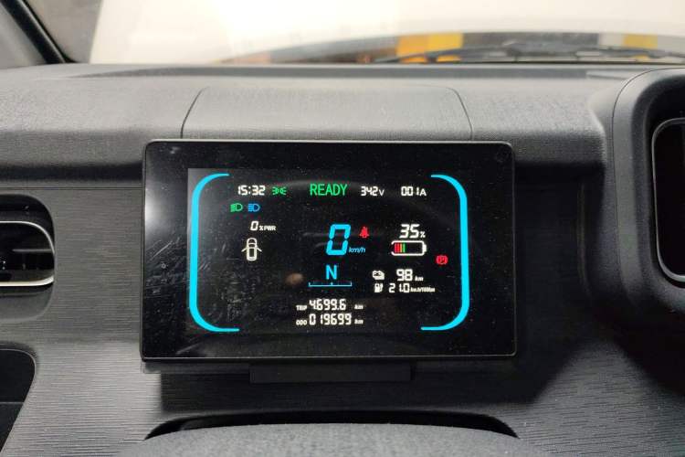 Used Yufeng Gold Warehouse 2025 Model PLUS Bus Version, First-Class Cabin Instrument Cluster