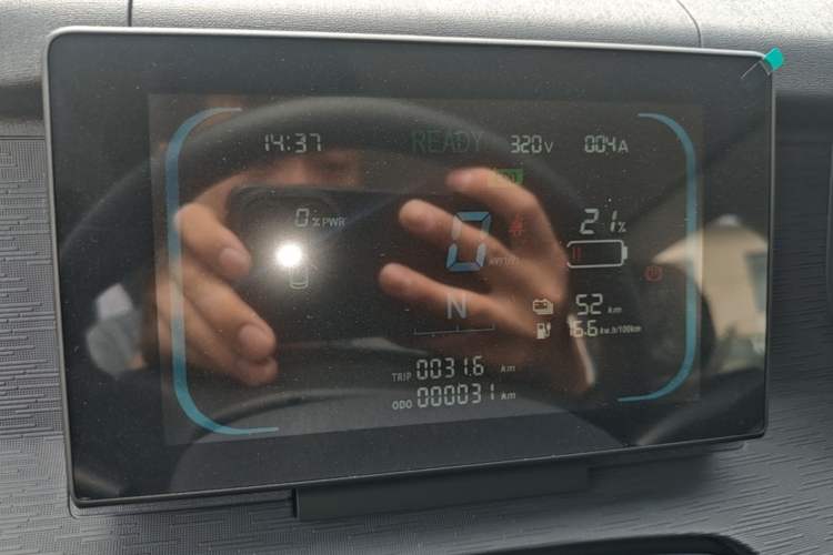 Used Yufeng Gold Warehouse 2025 Model PLUS Value Edition, 42.3 kWh Instrument Cluster
